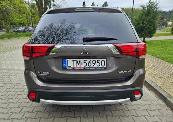 Mitsubishi Outlander cena 78000 przebieg: 70000, rok produkcji 2017 z Miechów małe 781